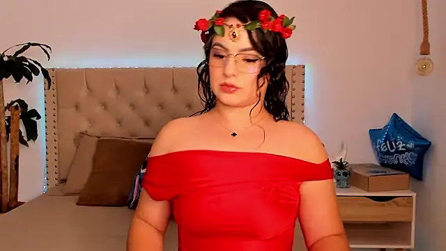 Snapshot of Lia_Hurley chatting on February 2025 05:03:02 PM Lia Hurley online show from February 2025 05:03:02 PM