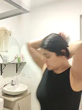 Snapshot of Lia_Hurley chatting on February 2025 01:03:01 PM Lia Hurley online show from February 2025 01:03:01 PM