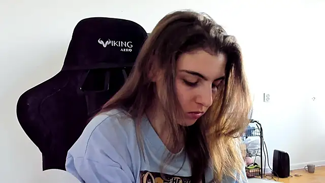 emmamurrr online show from September 2025 10:53:02 AM