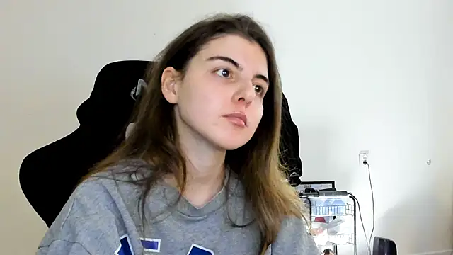 emmamurrr online show from November 2025 12:08:02 PM