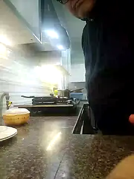 Snapshot of Nuttysub chatting on January 2025 03:29:02 AM Nuttysub online show from January 2025 03:29:02 AM