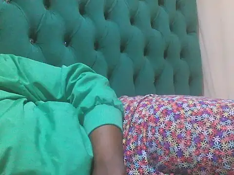 Snapshot of Sexy_Riri chatting on October 2025 01:41:02 PM Sexy Riri online show from October 2025 01:41:02 PM