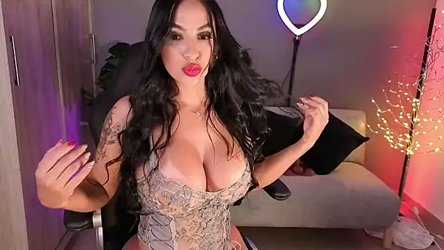 Snapshot of alina_cruz chatting on December 2025 11:09:02 PM alina cruz online show from December 2025 11:09:02 PM