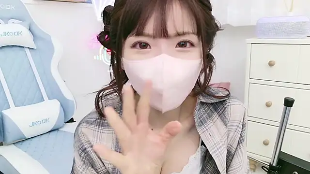 Snapshot of -minami- chatting on March 2025 12:04:02 PM -minami- online show from March 2025 12:04:02 PM