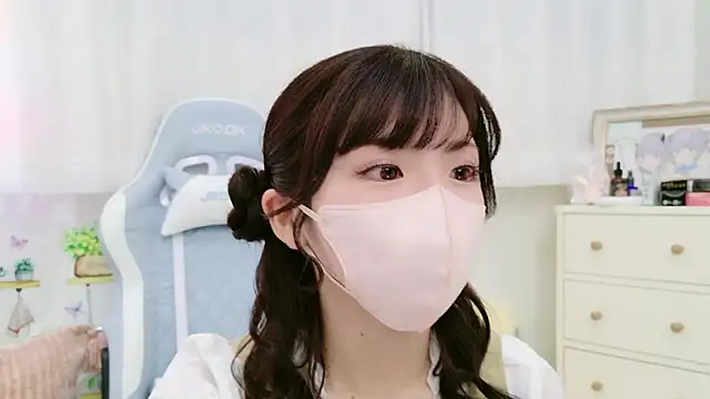 Snapshot of -minami- chatting on October 2025 12:01:02 PM -minami- online show from October 2025 12:01:02 PM