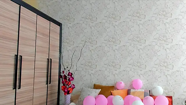 Snapshot of JulisSweet chatting on February 2025 07:34:02 AM JulisSweet online show from February 2025 07:34:02 AM