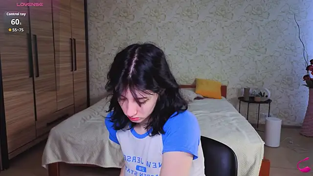 Snapshot of JulisSweet chatting on November 2025 07:56:01 AM JulisSweet online show from November 2025 07:56:01 AM