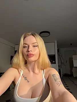 Snapshot of Vladamais chatting on April 2026 05:07:02 PM Vladamais online show from April 2026 05:07:02 PM