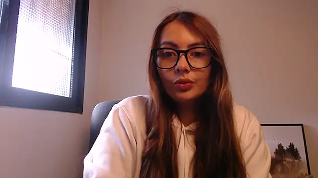 lalawhitte online show from April 2026 12:29:02 PM