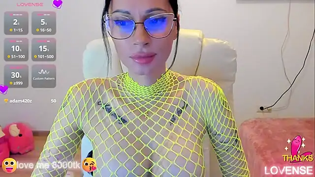 kissnicol32 online show from November 2025 07:06:01 PM