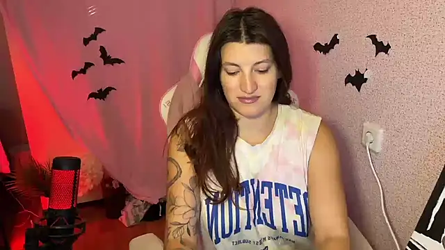 Katrin  kiss online show from November 2025 02:19:02 PM