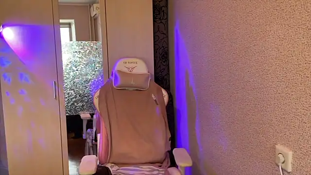 Katrin  kiss online show from March 2026 01:00:01 PM