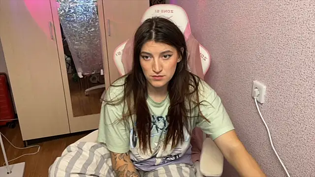 Katrin  kiss online show from April 2026 04:04:02 PM