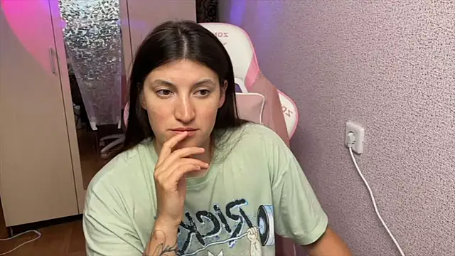Katrin  kiss online show from April 2026 06:05:02 PM