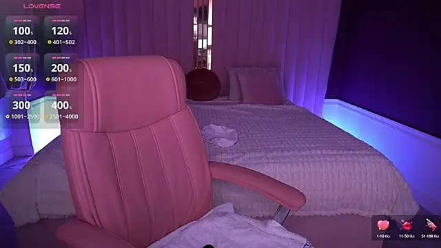 Snapshot of MilaSecrett chatting on November 2025 02:06:02 PM MilaSecrett online show from November 2025 02:06:02 PM