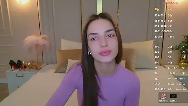 Snapshot of BellaHalles chatting on December 2025 05:38:02 AM BellaHalles online show from December 2025 05:38:02 AM