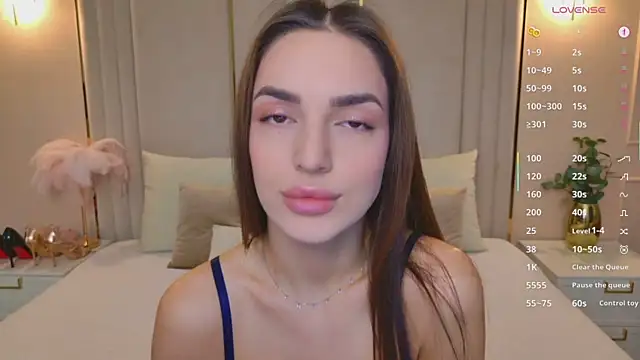 Snapshot of BellaHalles chatting on January 2026 05:55:01 AM BellaHalles online show from January 2026 05:55:01 AM