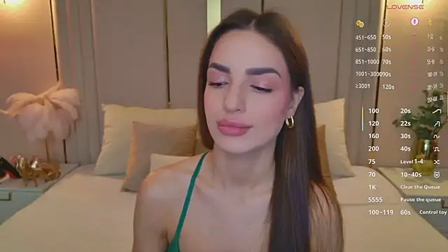 Snapshot of BellaHalles chatting on February 2026 05:47:01 AM BellaHalles online show from February 2026 05:47:01 AM