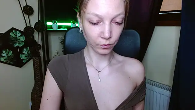 EmillyPlay online show from April 2026 05:52:01 AM