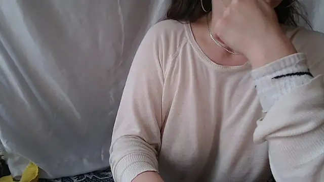 Burberrry  online show from May 2026 03:19:02 PM