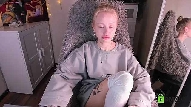 MalenaErnman online show from March 2025 10:35:02 AM