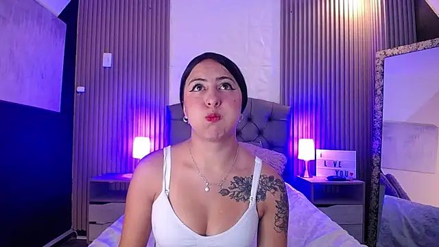 isabella smith  online show from January 2025 01:22:01 PM