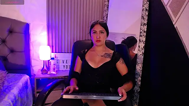 isabella smith  online show from January 2025 12:59:01 PM