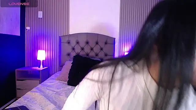 isabella smith  online show from February 2025 03:36:02 PM