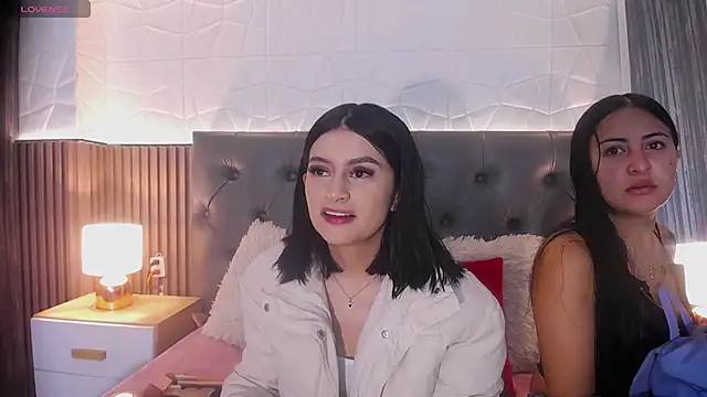 isabella smith  online show from March 2025 01:24:01 PM