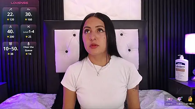 isabella smith  online show from March 2025 07:35:01 PM