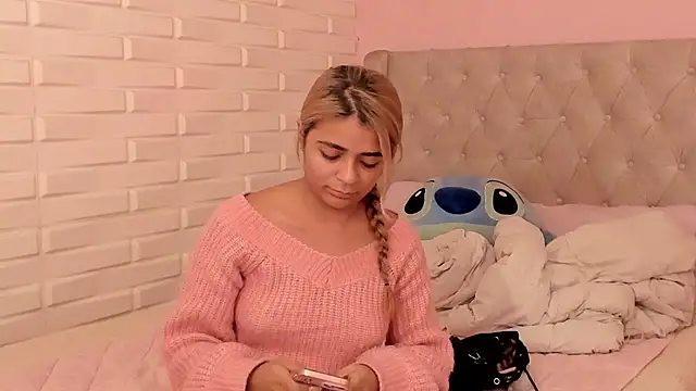 Snapshot of pamell_col chatting on December 2024 03:37:01 AM pamell col online show from December 2024 03:37:01 AM