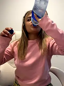 Snapshot of pamell_col chatting on October 2025 08:29:02 PM pamell col online show from October 2025 08:29:02 PM