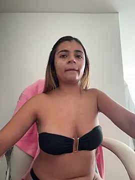 Snapshot of pamell_col chatting on February 2026 01:10:01 PM pamell col online show from February 2026 01:10:01 PM