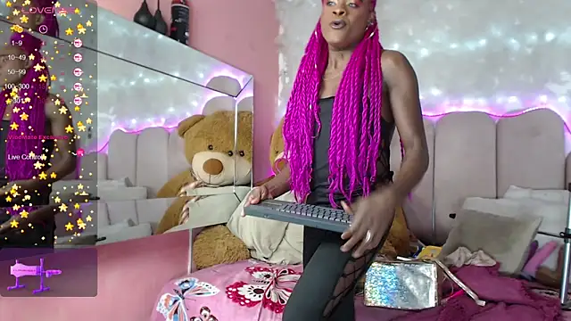 Snapshot of puca_ebony chatting on December 2024 01:49:01 AM puca ebony online show from December 2024 01:49:01 AM