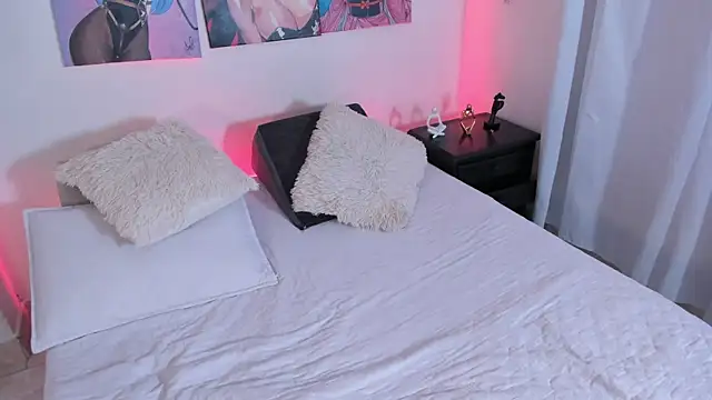 Jessica Herrera  online show from September 2025 10:34:02 PM