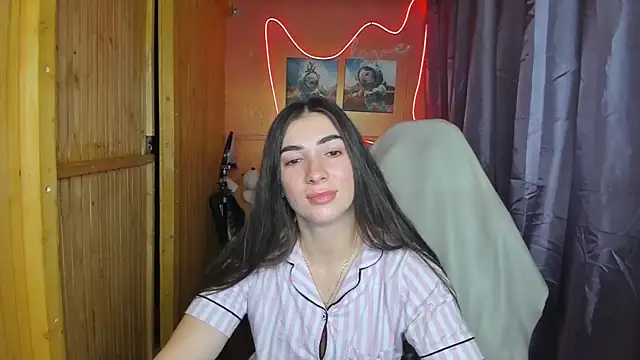 Snapshot of Fiery_Brunette_ chatting on February 2025 06:37:02 AM Fiery Brunette online show from February 2025 06:37:02 AM