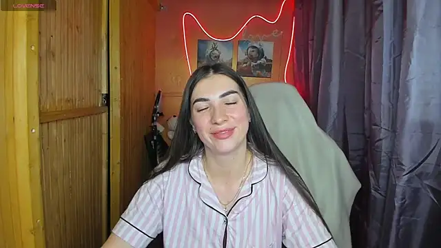 Snapshot of Fiery_Brunette_ chatting on February 2025 06:50:02 AM Fiery Brunette online show from February 2025 06:50:02 AM