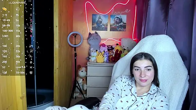 Snapshot of Fiery_Brunette_ chatting on November 2025 06:30:02 PM Fiery Brunette online show from November 2025 06:30:02 PM