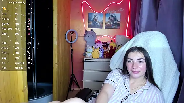 Snapshot of Fiery_Brunette_ chatting on November 2025 02:17:01 PM Fiery Brunette online show from November 2025 02:17:01 PM