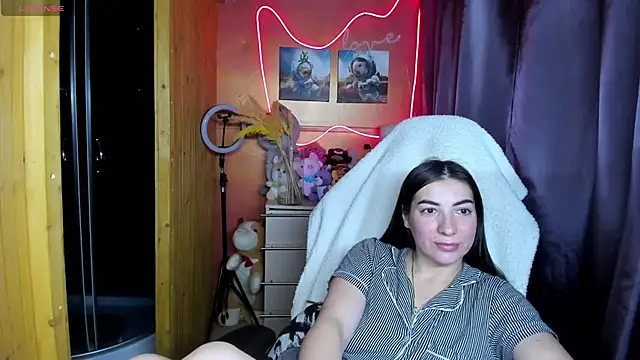 Snapshot of Fiery_Brunette_ chatting on November 2025 06:05:02 AM Fiery Brunette online show from November 2025 06:05:02 AM