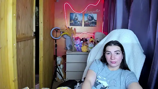 Snapshot of Fiery_Brunette_ chatting on November 2025 06:22:02 PM Fiery Brunette online show from November 2025 06:22:02 PM