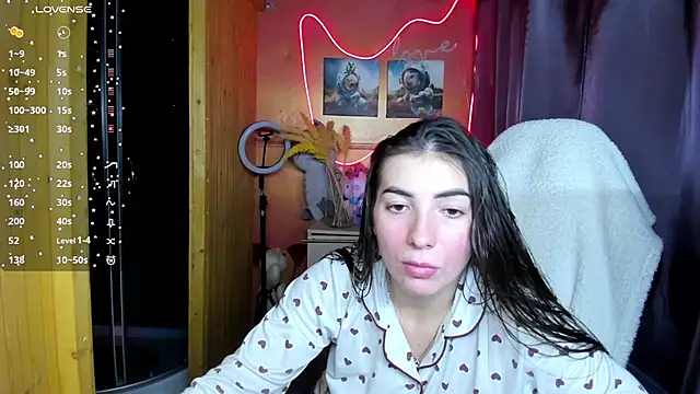 Snapshot of Fiery_Brunette_ chatting on December 2025 05:46:01 AM Fiery Brunette online show from December 2025 05:46:01 AM