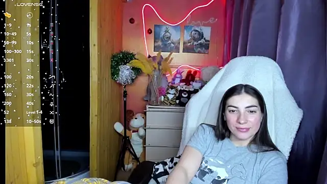 Fiery Brunette  online show from January 2026 04:18:01 AM