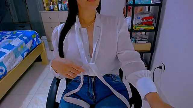 BitterMomXxx online show from April 2026 04:00:01 PM