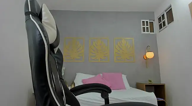 ayla13  online show from February 2025 10:26:01 PM