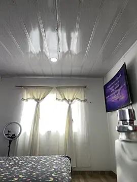 hannahb-e online show from May 2026 01:53:01 PM