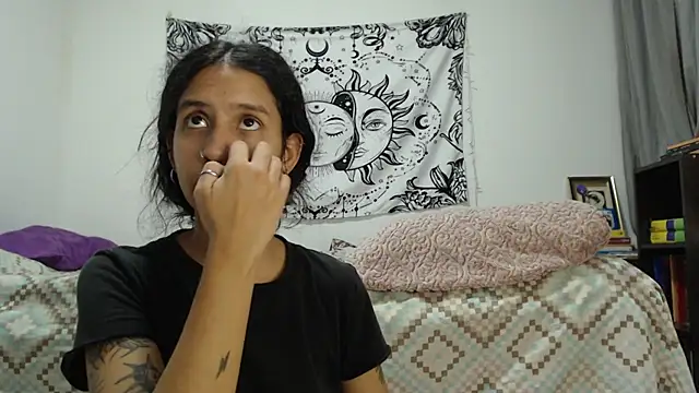 AlinaWoolf  online show from December 2024 02:47:02 AM