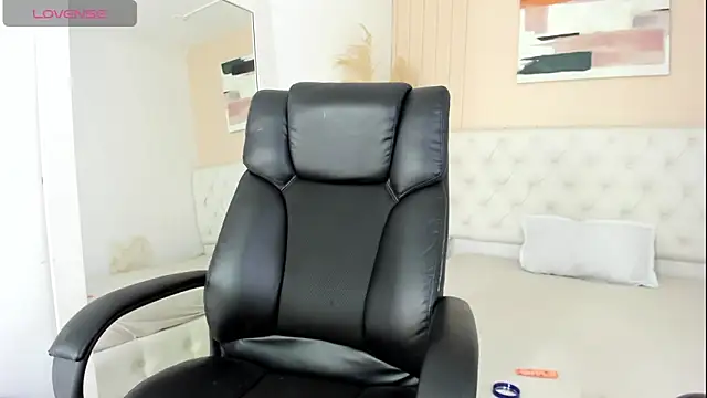 Snapshot of shenielxx chatting on September 2025 01:37:02 PM shenielxx online show from September 2025 01:37:02 PM