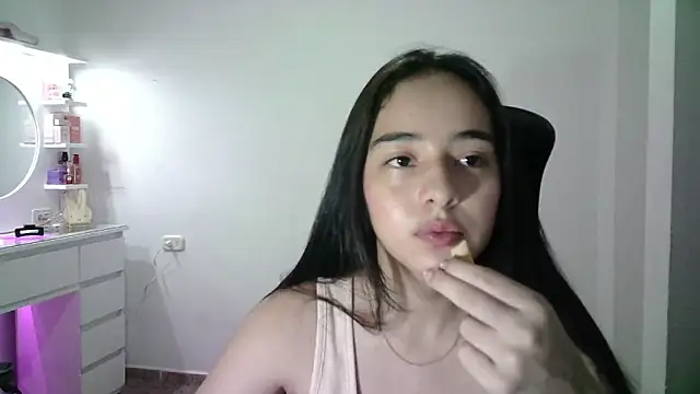 Snapshot of aineangeel chatting on November 2025 12:33:01 AM aineangeel online show from November 2025 12:33:01 AM