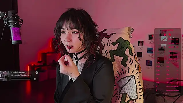 deadlysweet online show from November 2025 01:05:01 AM